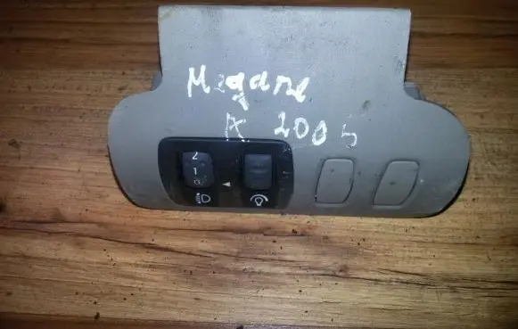 Renault Megane II Headlight level height control switch 88020005
