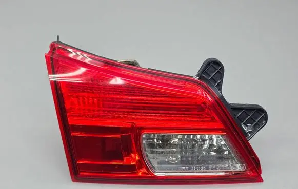 Subaru Legacy Tailgate rear/tail lights 13220072
