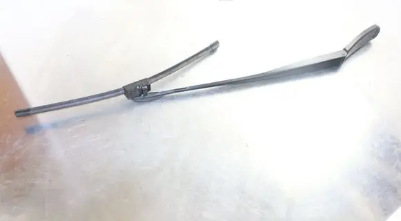 BMW 5 F10 F11 Front wiper blade arm 7203156