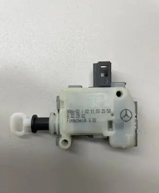 Mercedes-Benz E W211 Central locking motor a322902