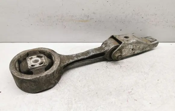 Volkswagen Polo IV 9N3 Engine mount bracket
