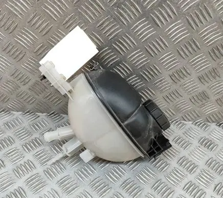 Mercedes-Benz CLS C218 X218 Coolant expansion tank/reservoir A2045000749