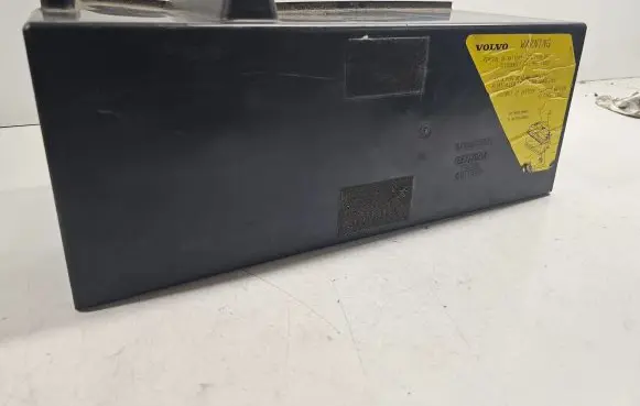 Volvo XC90 Battery box tray cover/lid 8697004