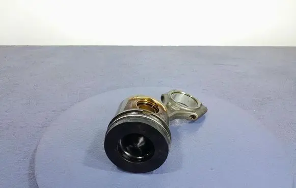 Audi A4 S4 B7 8E 8H Piston 