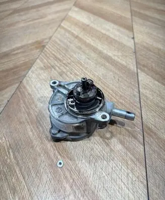 Mercedes-Benz C W204 Vacuum pump A6462300465 26110791