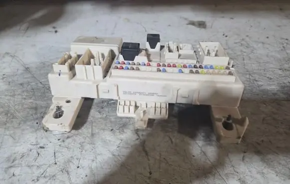 Volvo S40 Fuse module 30765471