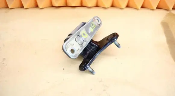 Mercedes-Benz C W204 Front door lower hinge 