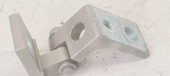Skoda Octavia Mk2 (1Z) Front door upper hinge 6Y0833402C