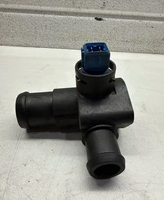 Volkswagen PASSAT B5 Engine coolant pipe/hose
