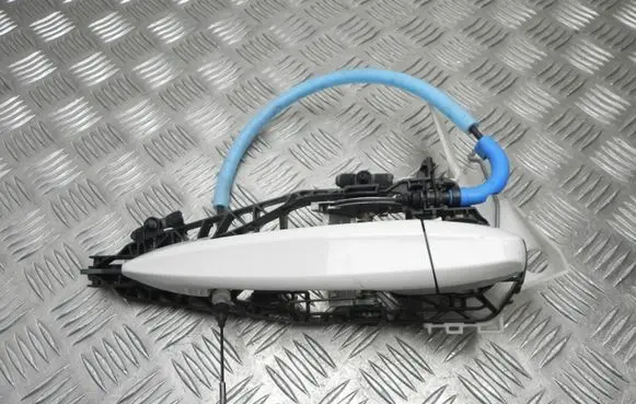 BMW 2 F46 Front door exterior handle 7401210 T8333