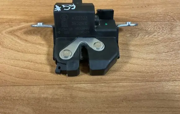 Opel Meriva B Tailgate/trunk/boot lock/catch/latch 39021416 A102523