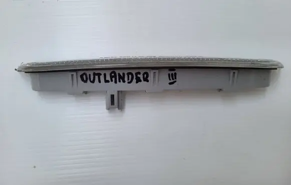 Mitsubishi Outlander Third/center stoplight SWIATLOSTOP