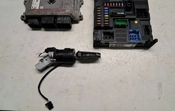 Peugeot 2008 I Engine ECU kit and lock set 9805895780 9807532080