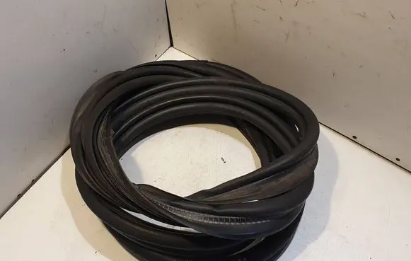 Volvo V70 Trunk rubber seal (body)