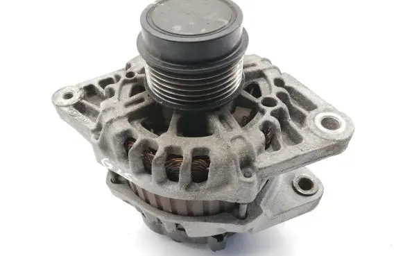 Hyundai i30 Generator/alternator 373002B700