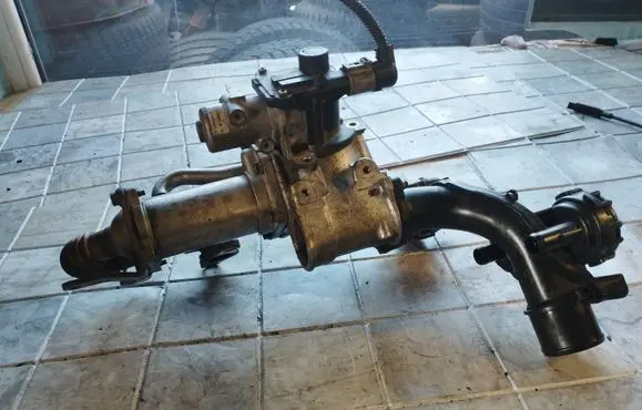 Renault Megane II EGR valve cooler 8200729079