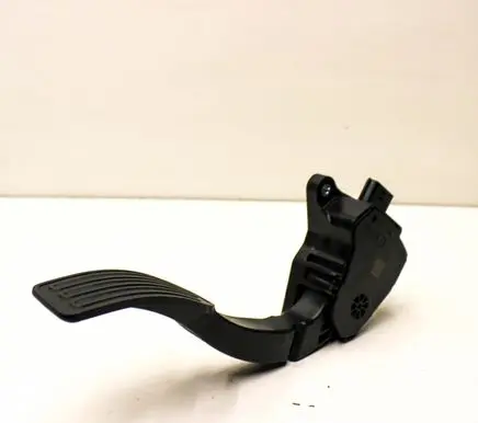 Accelerator throttle pedal
