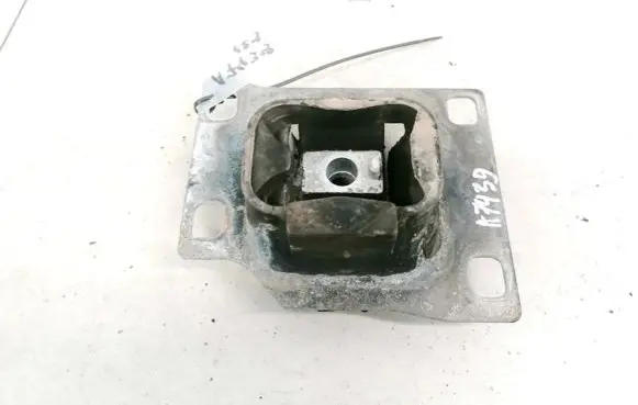 Ford Focus Engine mount bracket 98AB7M121AK