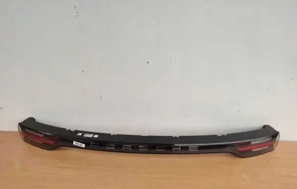 Porsche Cayenne (9Y0 9Y3) Rear light center trim bar blend 9Y0945081F