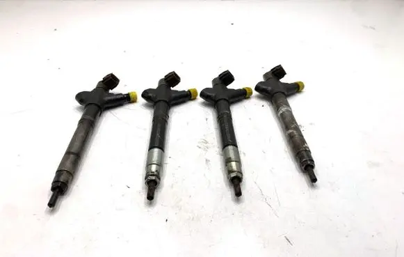 Toyota Avensis T270 Fuel injectors set 236700R100