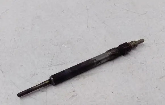 Volkswagen PASSAT B7 Glow plug 