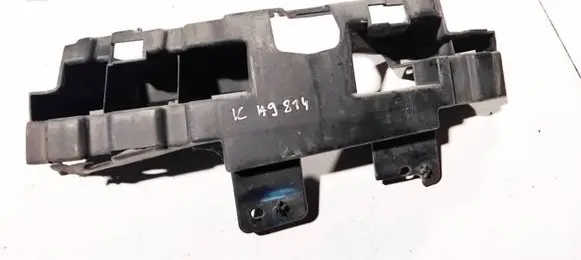 Front bumper mounting bracket