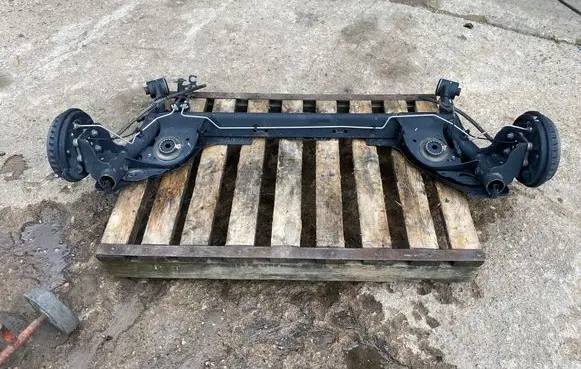 Dacia Sandero III Rear axle beam 555013360R