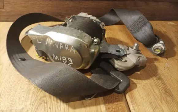 Nissan Navara D40 Front seatbelt