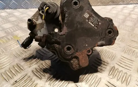 Mercedes-Benz A W169 Mechanical fuel pump 6400700701 A6400700701