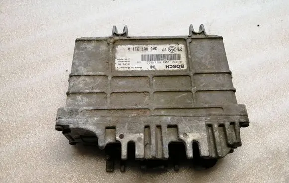 Volkswagen Golf III Engine control unit/module 3A0907311A 26SA3605 0261203591
