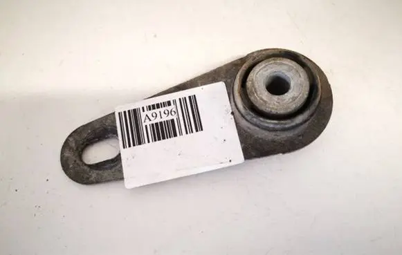 Peugeot 407 Engine mount bracket