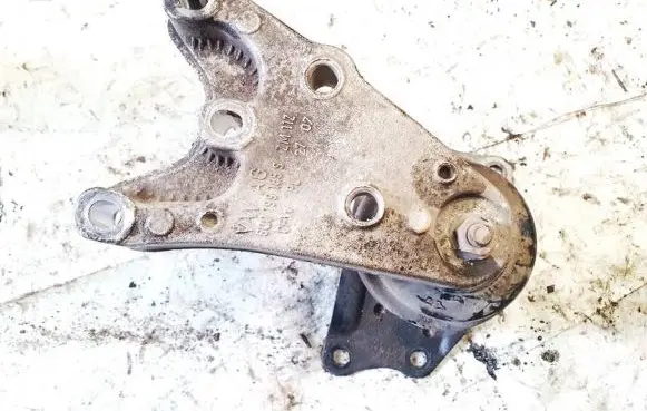 Skoda Fabia Mk2 (5J) Engine mount bracket 6q0199185s