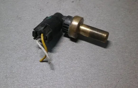 Smart ForTwo I Coolant temperature sensor A0005425118