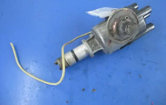 Skoda Favorit (781) Spark distributor 
