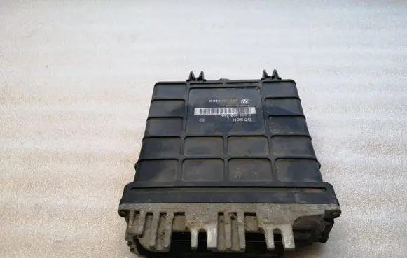 Volkswagen Golf III Engine control unit/module 030906026K 0261200750