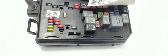 Cadillac DTS Relay mounting block 25850935