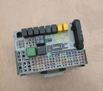 Opel Astra H Fuse box set 24412497
