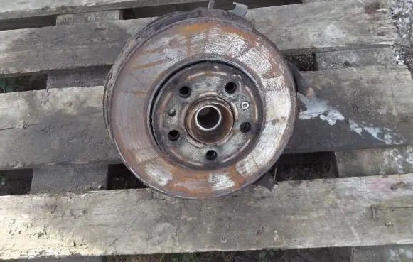 Skoda Fabia Mk2 (5J) Front wheel hub spindle knuckle