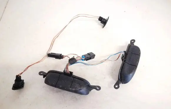 Steering wheel buttons/switches