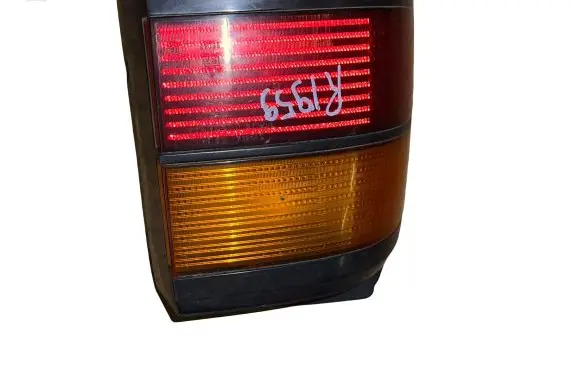 Volkswagen PASSAT B3 Rear/tail lights 333945111
