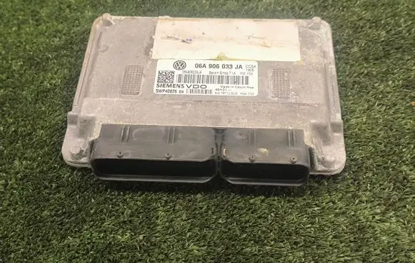Volkswagen Golf V Engine control unit/module 06A906033 06A906033JA