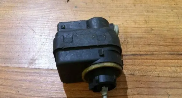 Headlight level adjustment motor