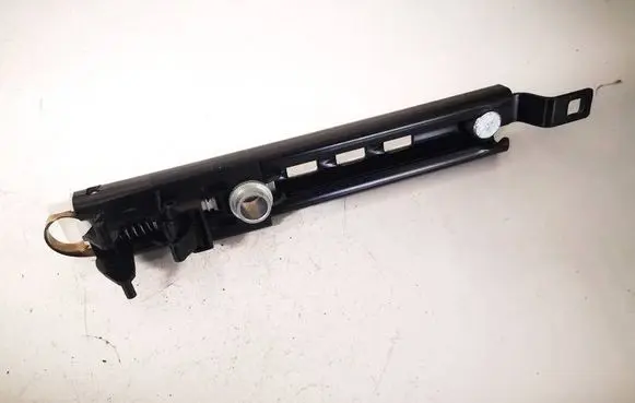 Opel Astra H Seat belt adjustment rail 13166032