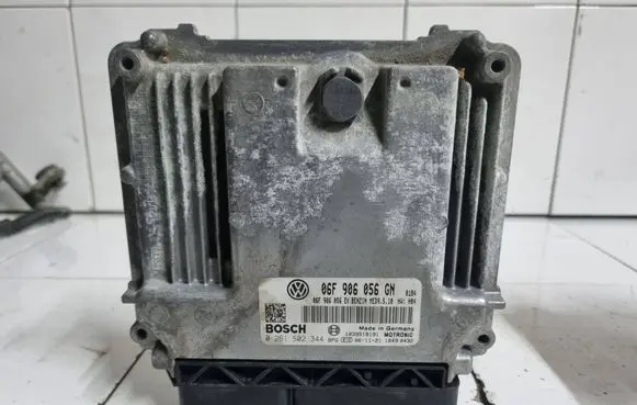 Volkswagen PASSAT B6 Engine control unit/module 06F906056EK 06F906056GN 0261S02344