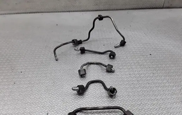 BMW 3 E90 E91 Fuel injector supply line/pipe 
