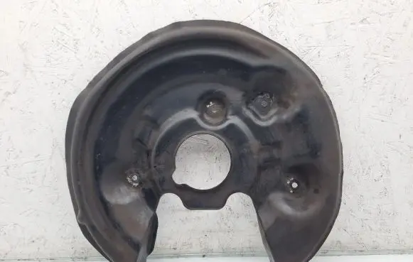 Volkswagen PASSAT B6 Rear brake disc plate dust cover 5N0615611C