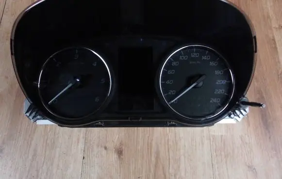 Mitsubishi Outlander Speedometer (instrument cluster) 8100C535