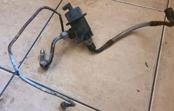 Audi 80 90 B3 Fuel pressure regulator 034133534H 054133573 02455112