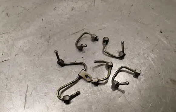 Suzuki Grand Vitara II Fuel injector supply line/pipe 