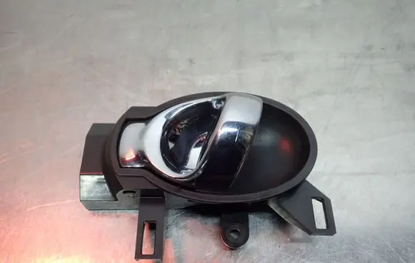 Nissan Juke I F15 Rear door interior handle